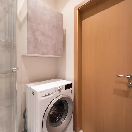 Cosy Old Town Flat In A Modern Secured Apt. Block