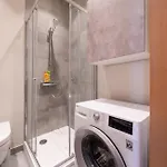 Dzīvoklis Cosy Old Town Flat In A Modern Secured Apt. Block