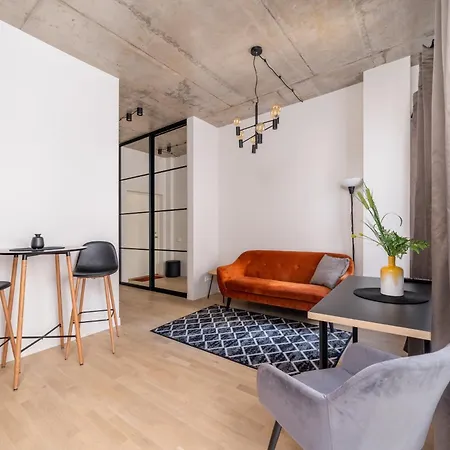 Cosy Old Town Flat In A Modern Secured Apt. Block דירה *